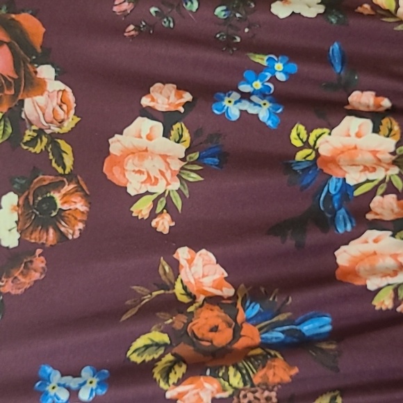 Floral Burgundy Dress Size Large With Hidden Side Pockets - Picture 2 of 5